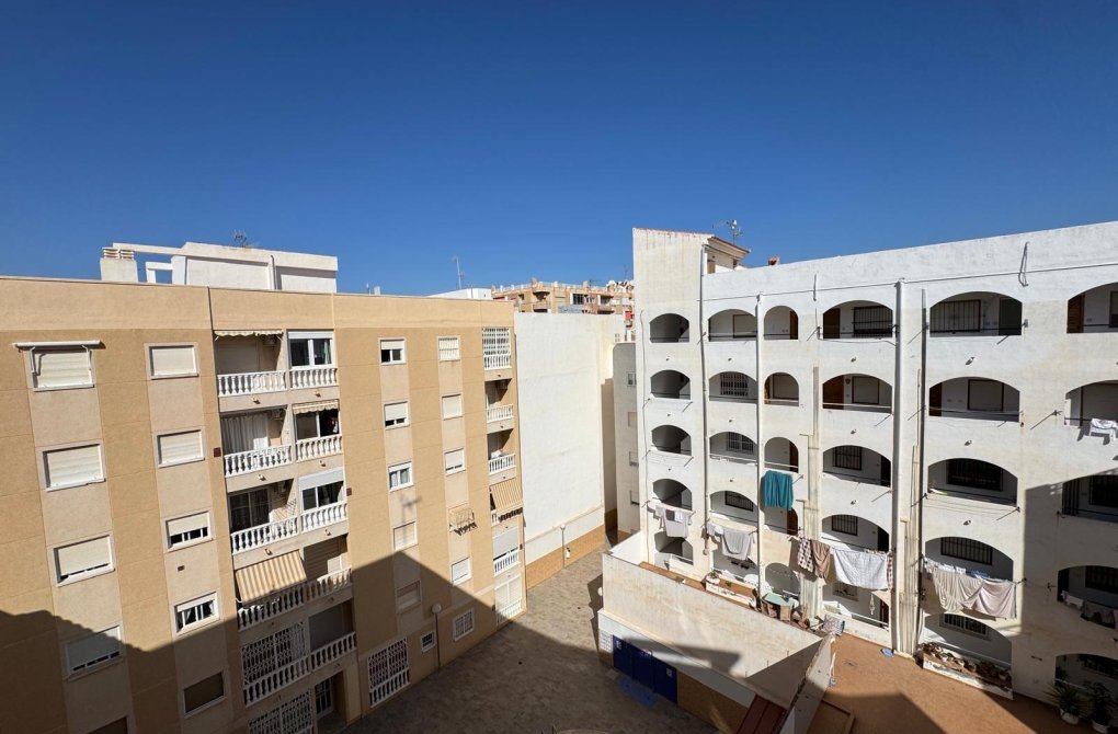 Resale - Apartment - Torrevieja - Playa de los locos