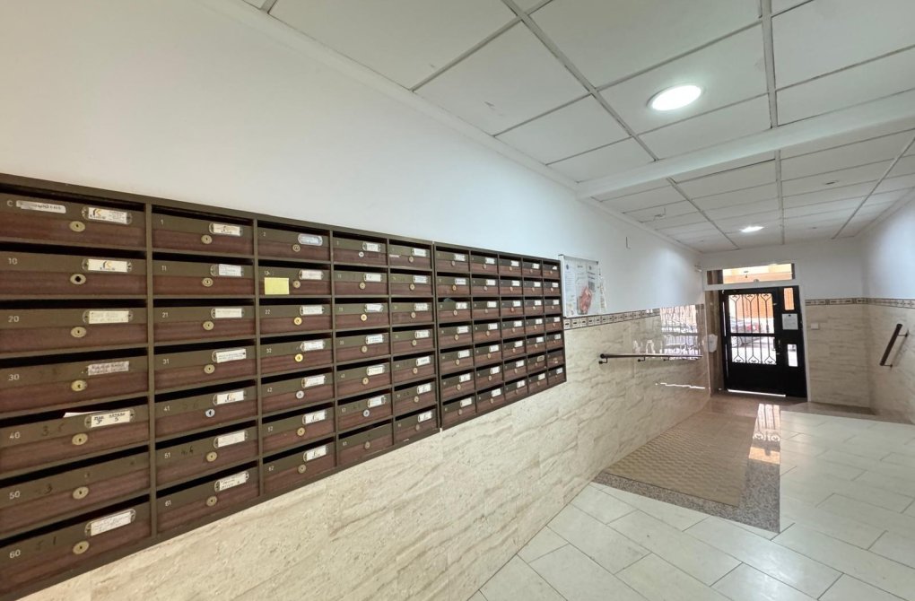 Resale - Apartment - Torrevieja - Playa de los locos