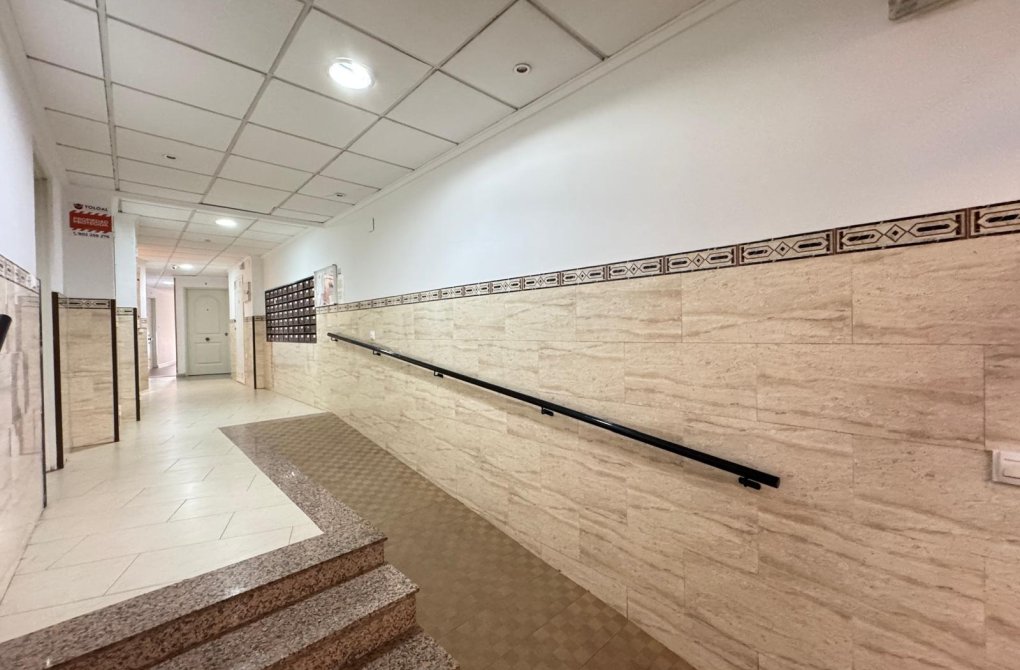 Resale - Apartment - Torrevieja - Playa de los locos