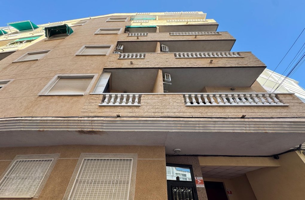 Resale - Apartment - Torrevieja - Playa de los locos