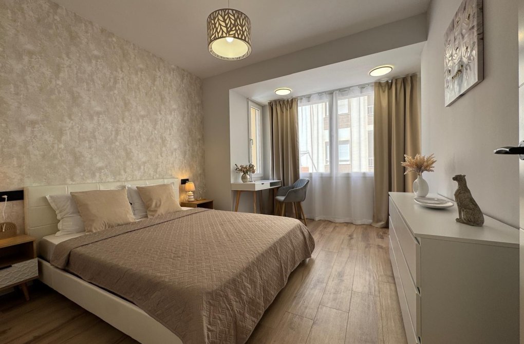 Resale - Apartment - Torrevieja - Playa del cura