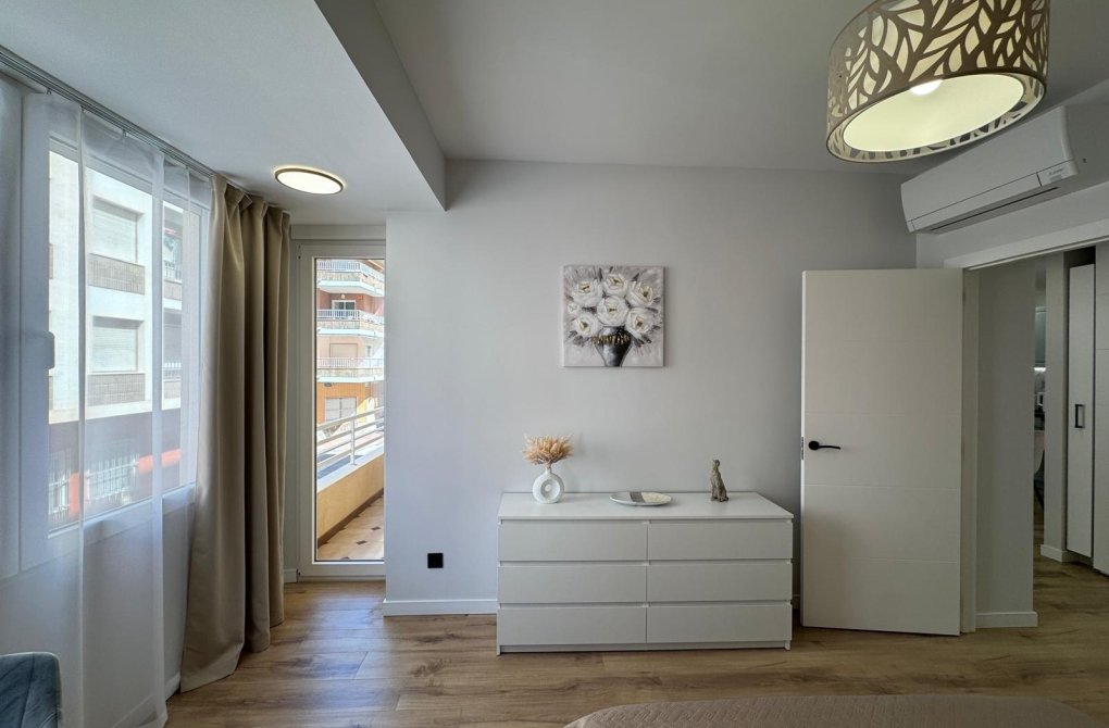 Resale - Apartment - Torrevieja - Playa del cura