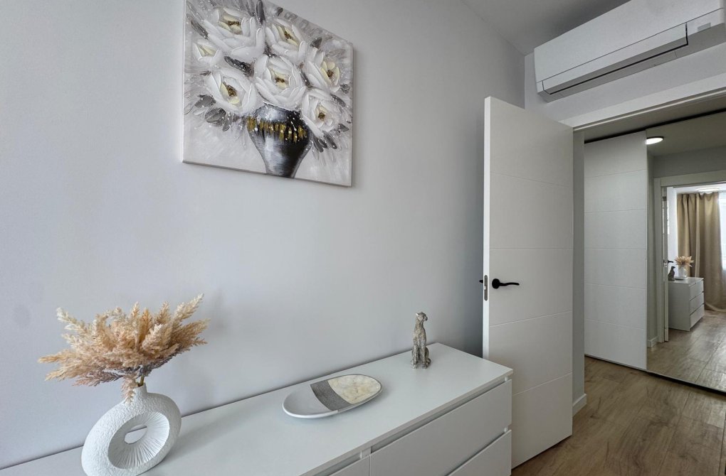 Resale - Apartment - Torrevieja - Playa del cura