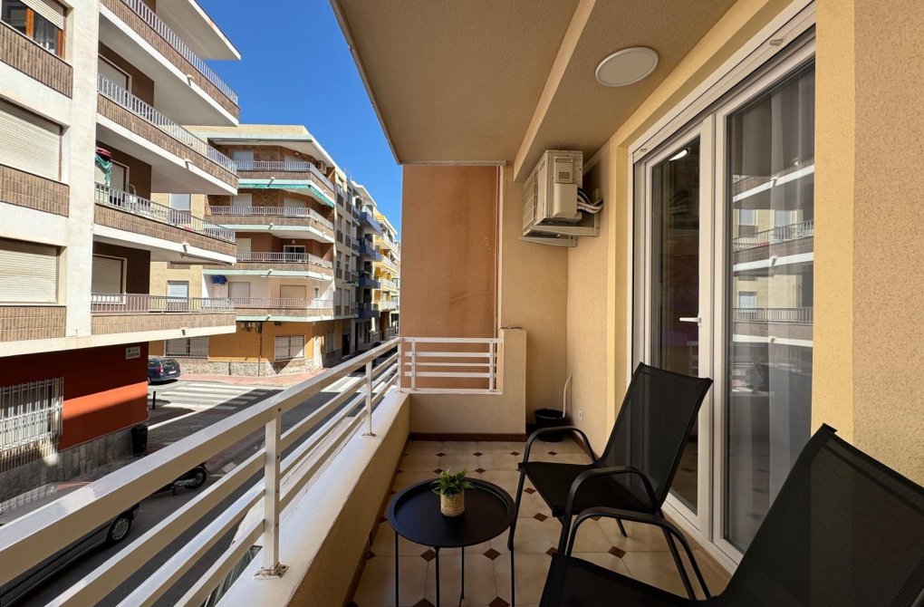 Resale - Apartment - Torrevieja - Playa del cura