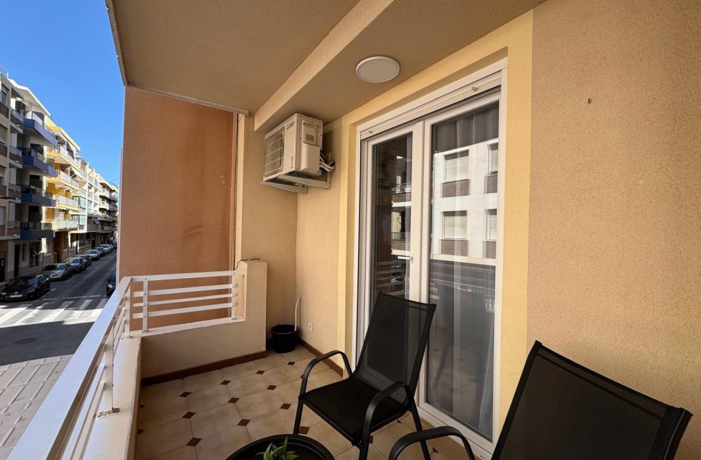 Resale - Apartment - Torrevieja - Playa del cura