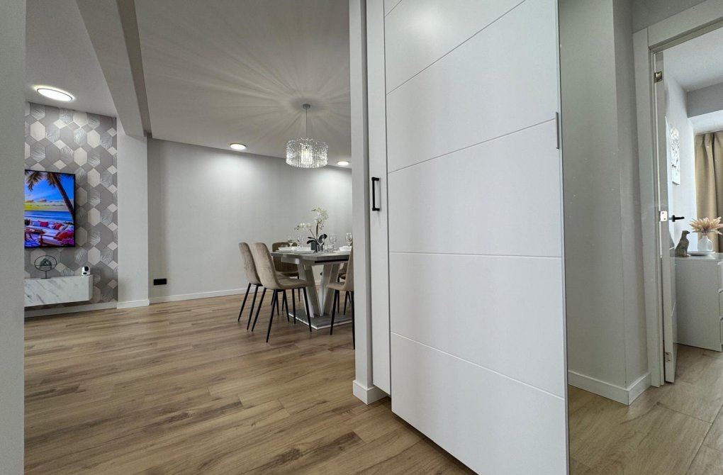 Resale - Apartment - Torrevieja - Playa del cura