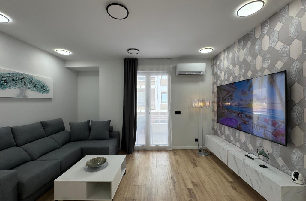 Resale - Apartment - Torrevieja - Playa del cura