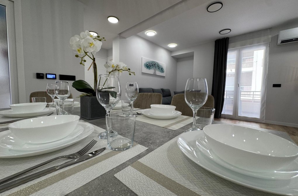 Resale - Apartment - Torrevieja - Playa del cura
