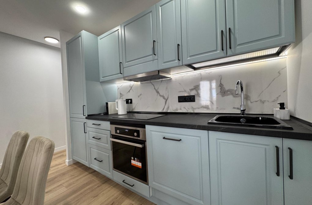 Resale - Apartment - Torrevieja - Playa del cura