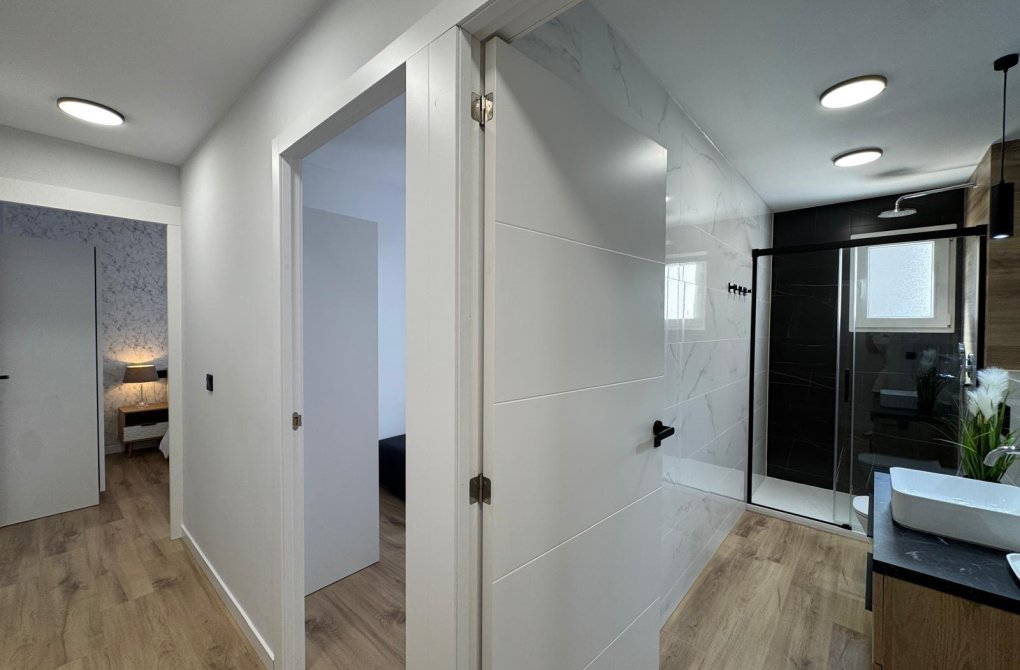 Resale - Apartment - Torrevieja - Playa del cura