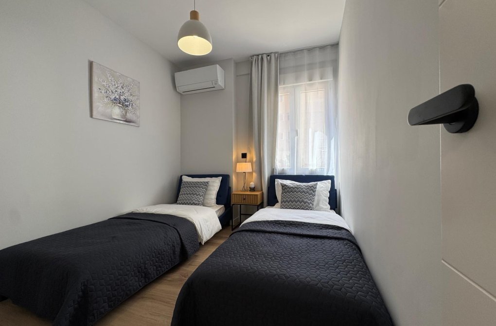 Resale - Apartment - Torrevieja - Playa del cura