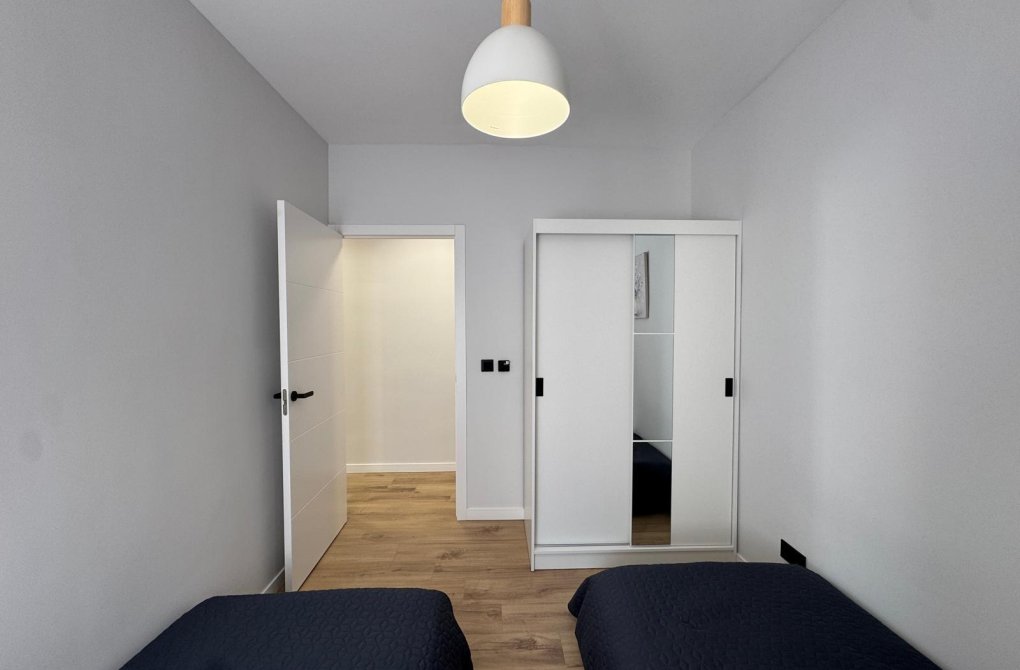 Resale - Apartment - Torrevieja - Playa del cura