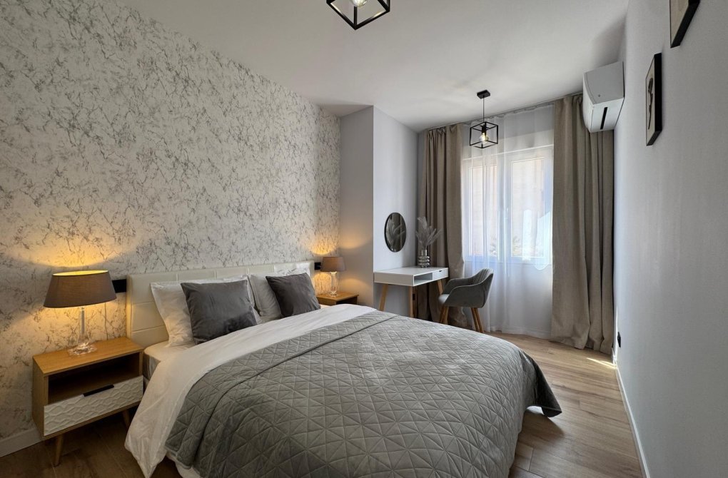 Resale - Apartment - Torrevieja - Playa del cura