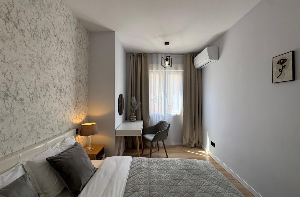 Resale - Apartment - Torrevieja - Playa del cura