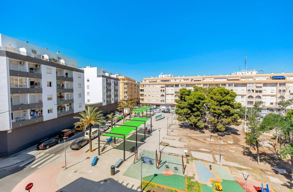 Resale - Apartment - Torrevieja - Centro