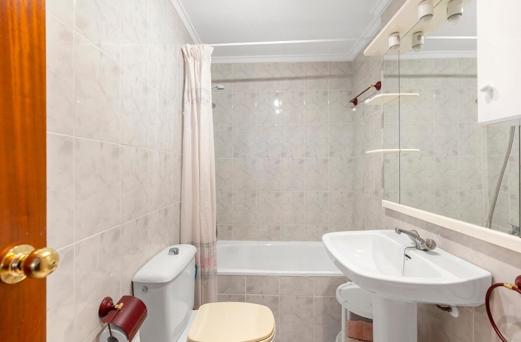 Resale - Apartment - Torrevieja - Centro