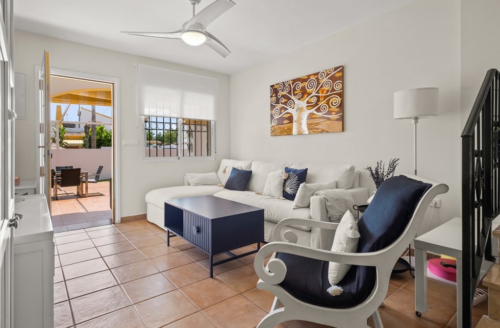 Resale - Villa / Semi-detached - Torre de la Horadada - Pueblo Latino