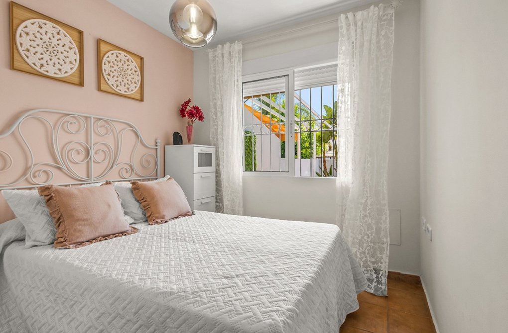 Resale - Villa / Semi-detached - Torre de la Horadada - Pueblo Latino