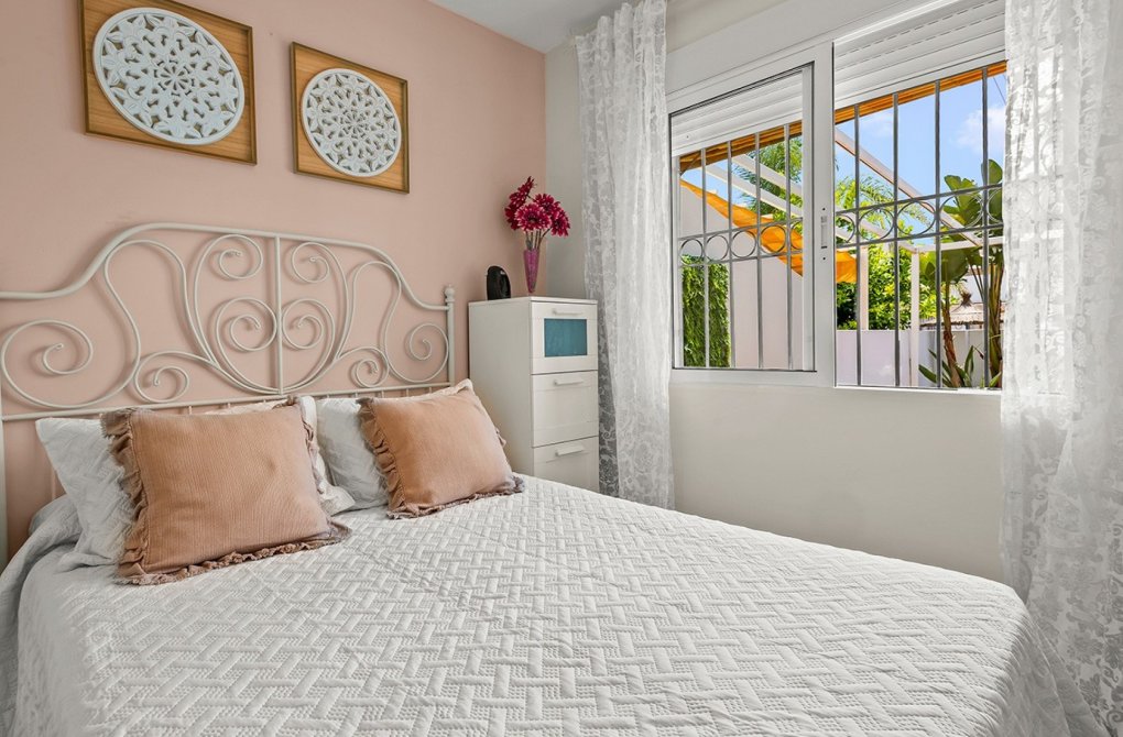 Resale - Villa / Semi-detached - Torre de la Horadada - Pueblo Latino