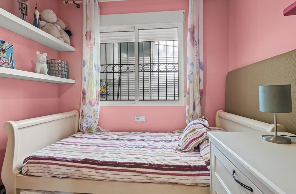 Resale - Villa / Semi-detached - Torre de la Horadada - Pueblo Latino