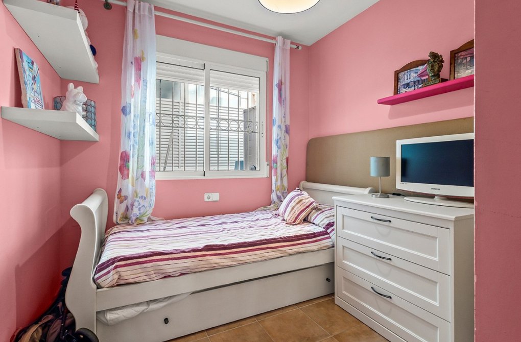 Resale - Villa / Semi-detached - Torre de la Horadada - Pueblo Latino