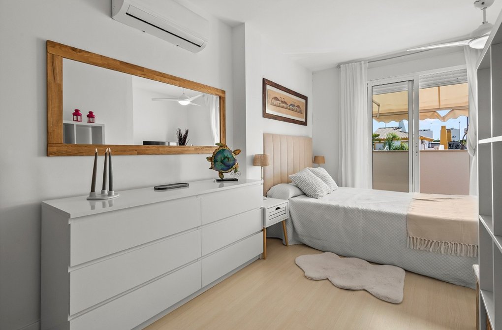 Resale - Villa / Semi-detached - Torre de la Horadada - Pueblo Latino