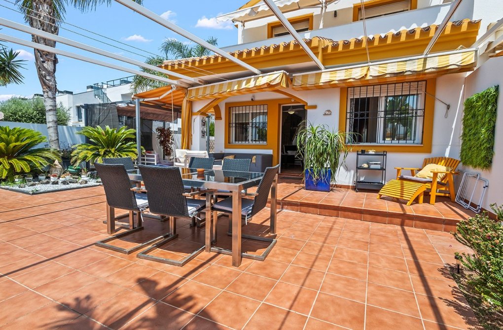 Resale - Villa / Semi-detached - Torre de la Horadada - Pueblo Latino