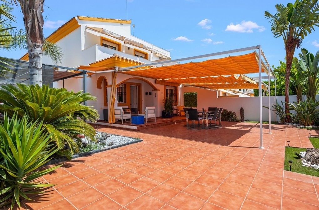 Resale - Villa / Semi-detached - Torre de la Horadada - Pueblo Latino