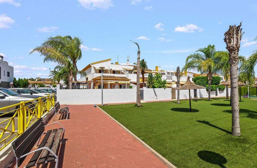 Resale - Villa / Semi-detached - Torre de la Horadada - Pueblo Latino