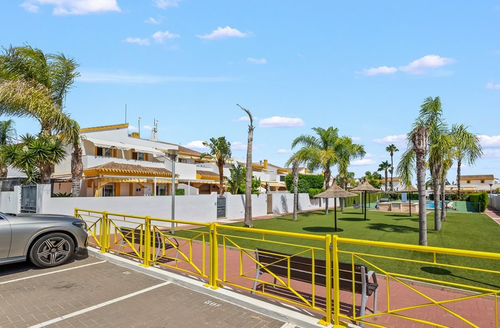 Resale - Villa / Semi-detached - Torre de la Horadada - Pueblo Latino