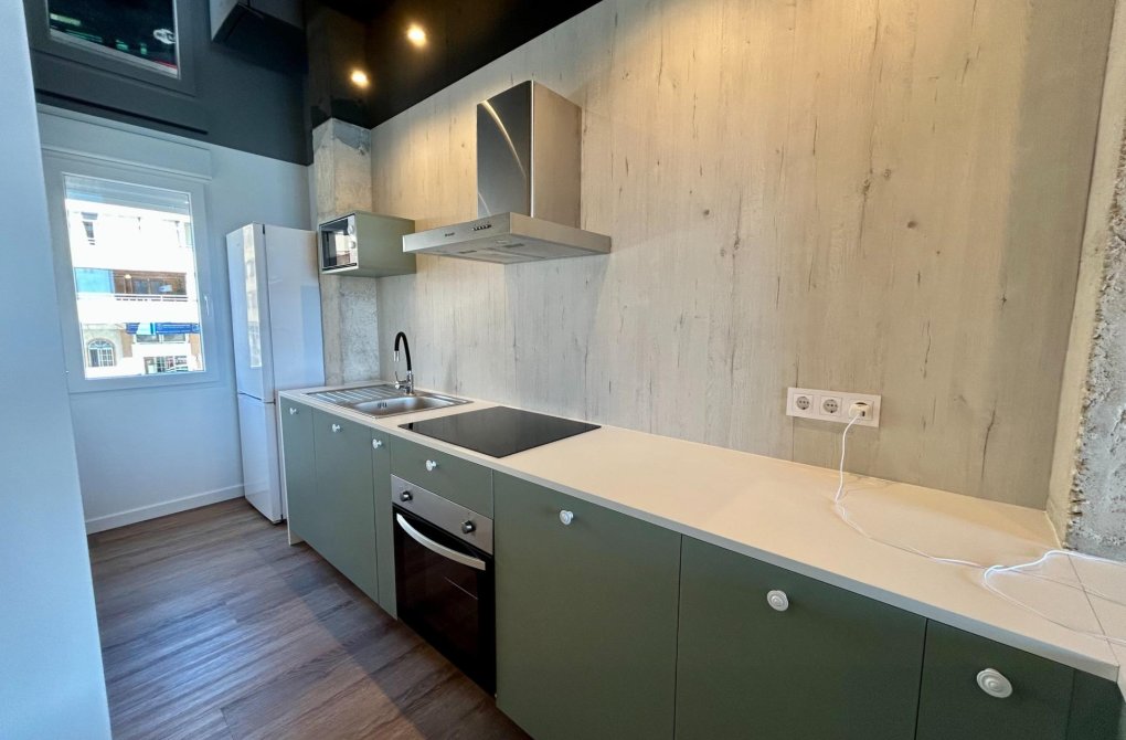 Resale - Apartment - Torrevieja - Acequion