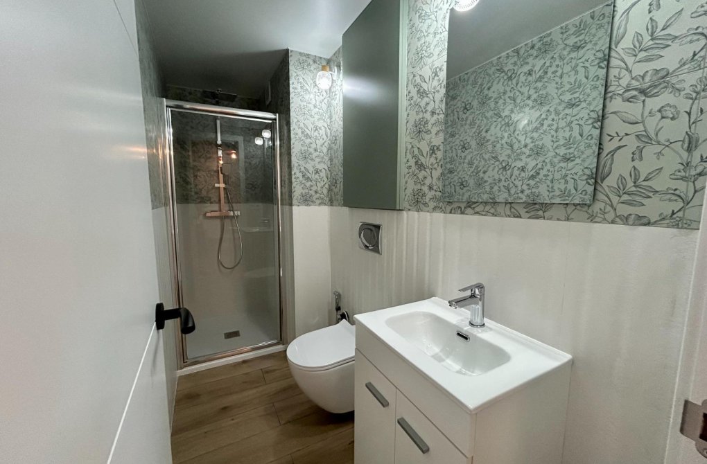 Resale - Apartment - Torrevieja - Acequion