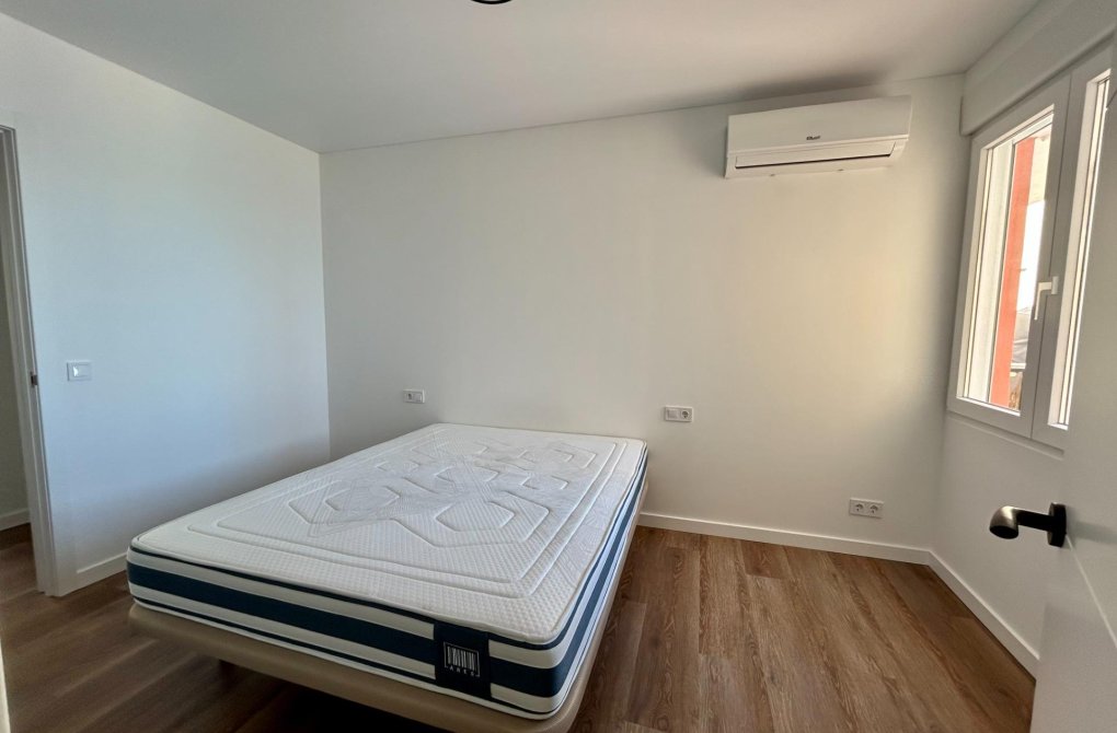 Resale - Apartment - Torrevieja - Acequion