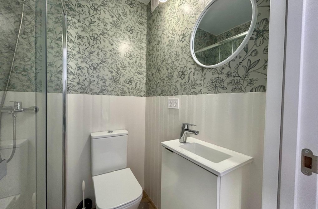 Resale - Apartment - Torrevieja - Acequion