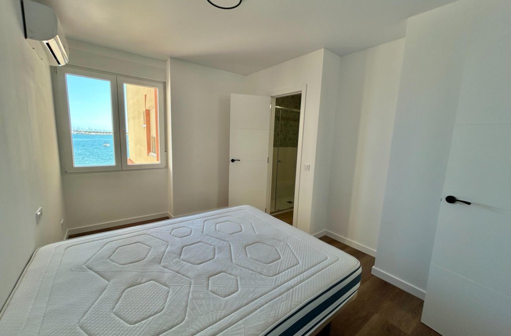 Resale - Apartment - Torrevieja - Acequion