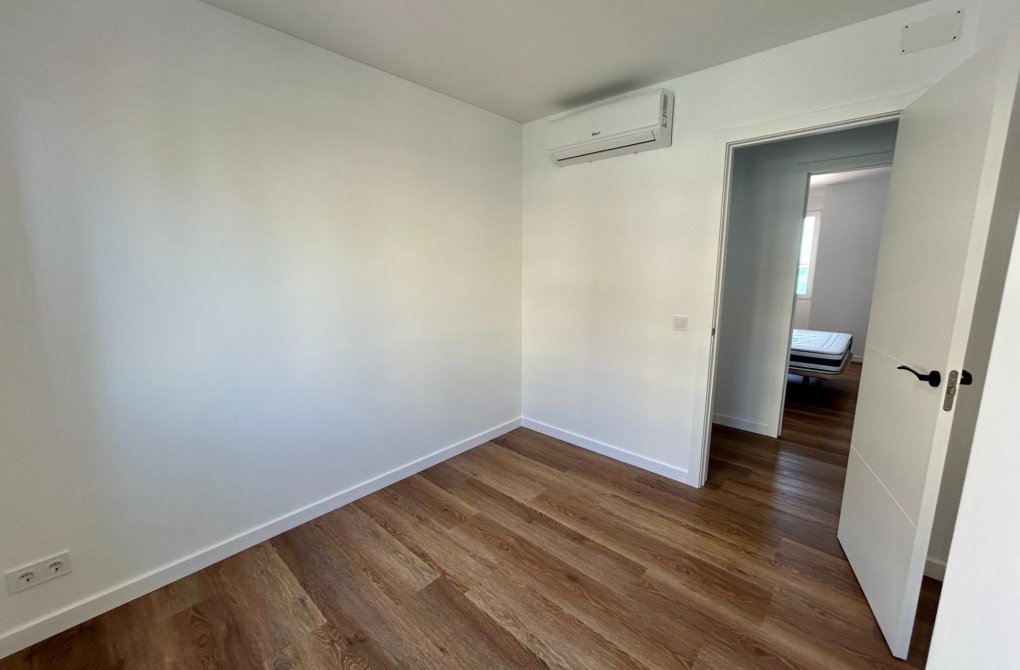 Resale - Apartment - Torrevieja - Acequion