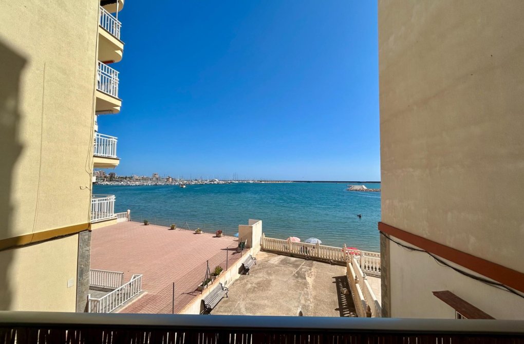 Resale - Apartment - Torrevieja - Acequion