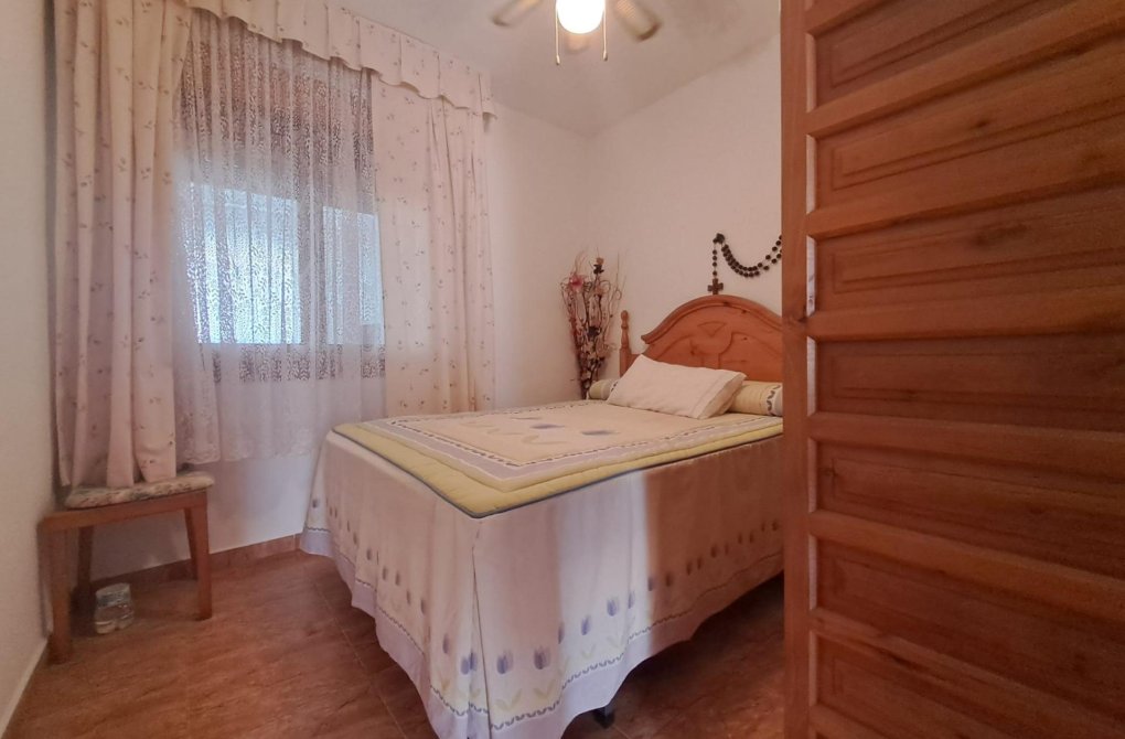 Resale - Bungalow - Torrevieja - Playa de los Naufragos