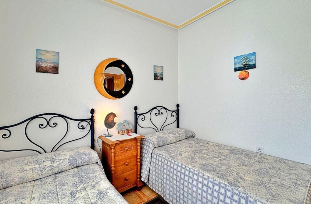 Resale - Bungalow - Orihuela Costa - La Zenia