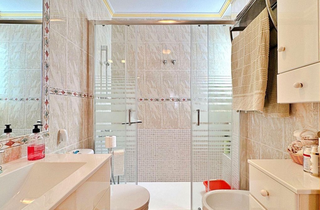 Resale - Bungalow - Orihuela Costa - La Zenia