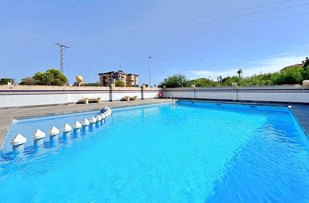 Resale - Bungalow - Orihuela Costa - La Zenia