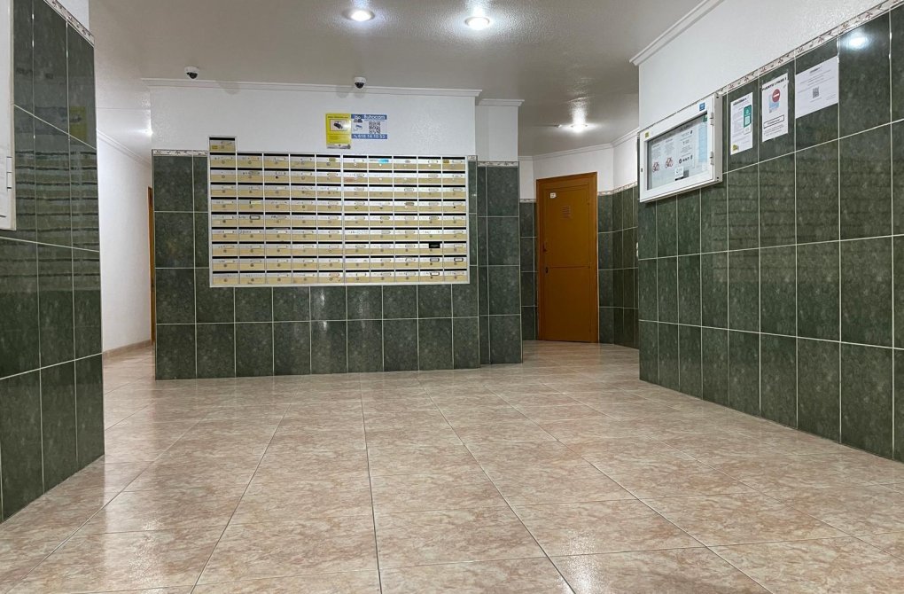 Resale - Apartment - Torrevieja - Parque de las Naciones