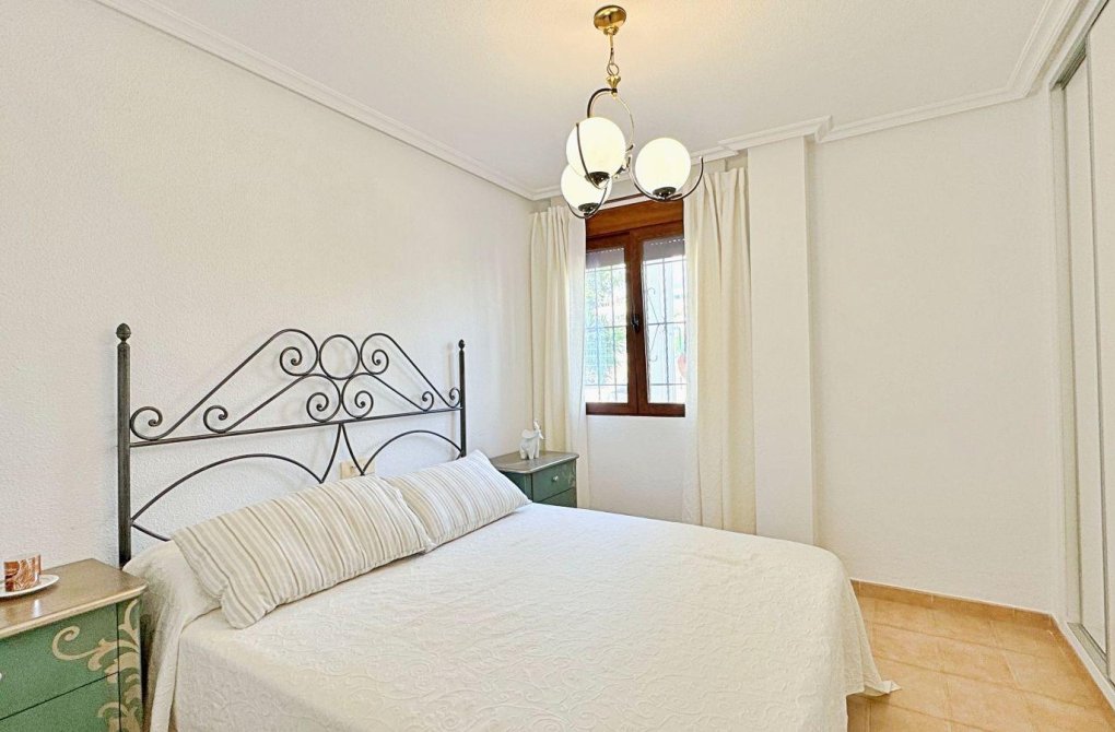 Rynek wtórny - Bungalow - Torrevieja - Punta prima