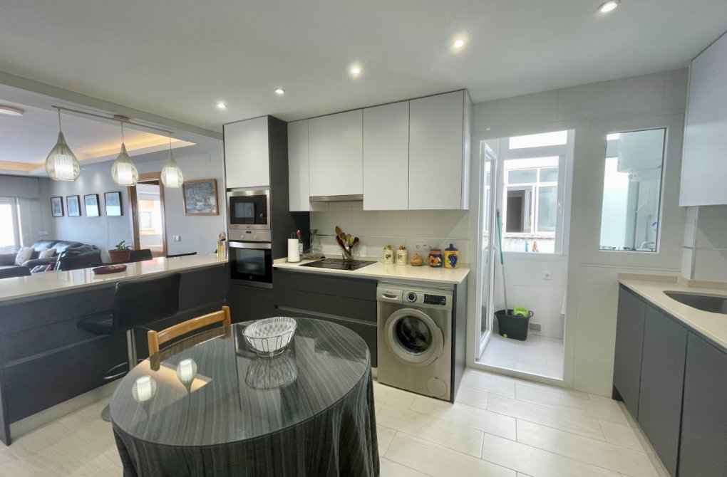 Resale - Apartment - Torrevieja - Playa del Cura