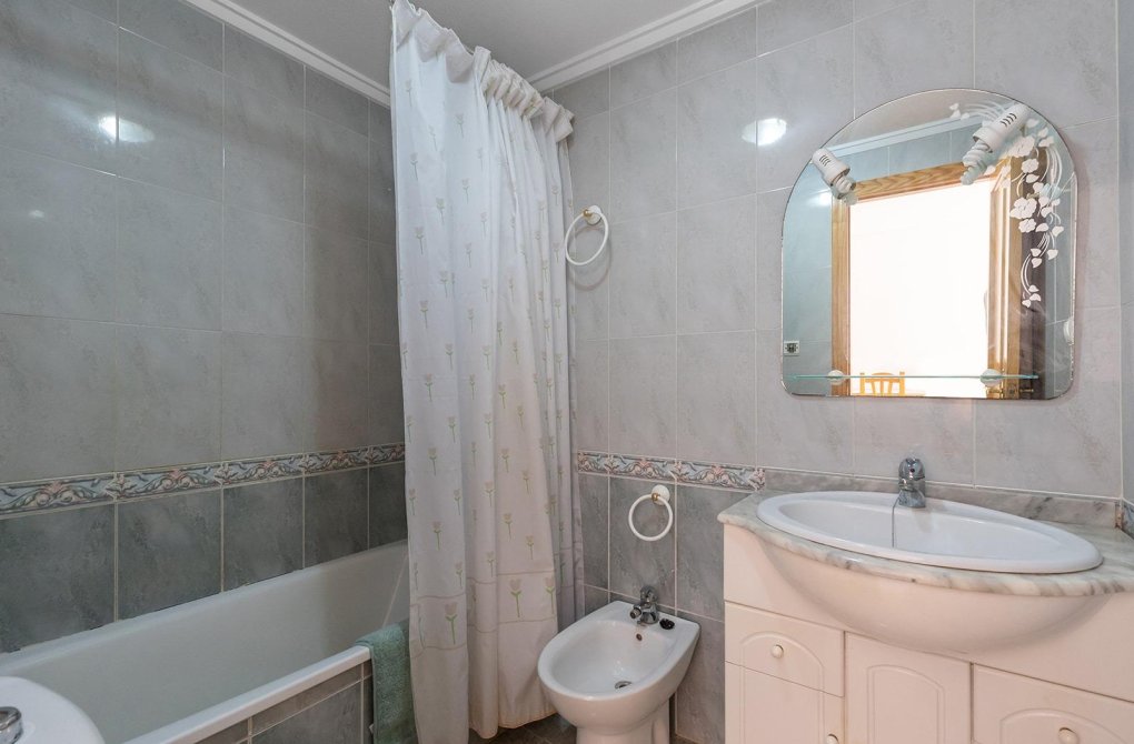 Resale - Apartment - Torrevieja - Centro