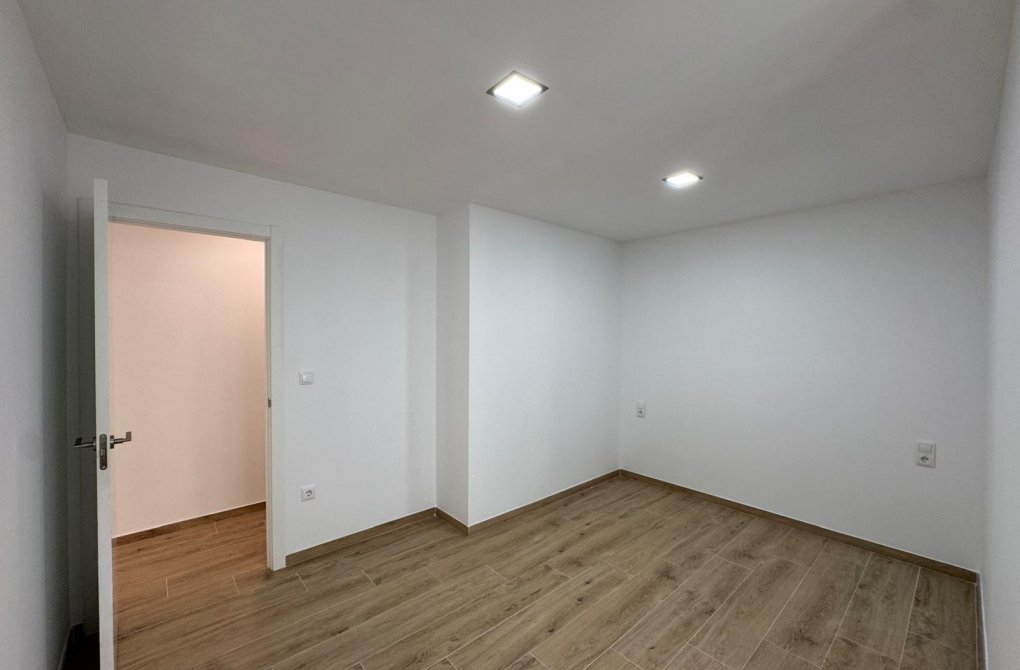 Resale - Apartment - Torrevieja - La Mata