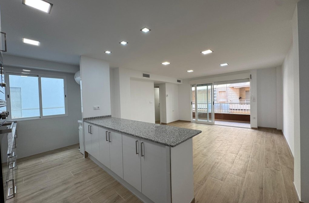 Resale - Apartment - Torrevieja - La Mata