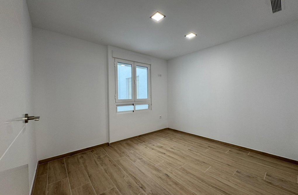 Resale - Apartment - Torrevieja - La Mata