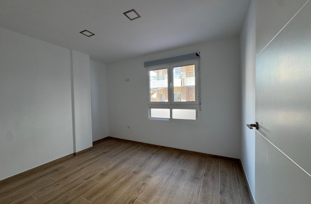 Resale - Apartment - Torrevieja - La Mata