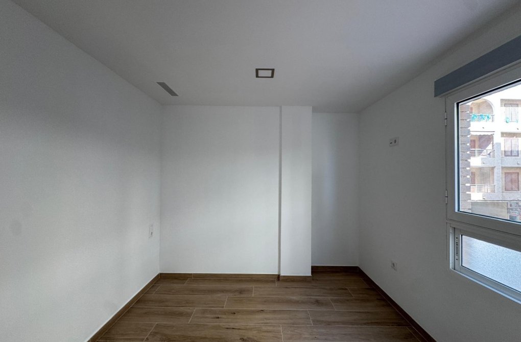 Resale - Apartment - Torrevieja - La Mata